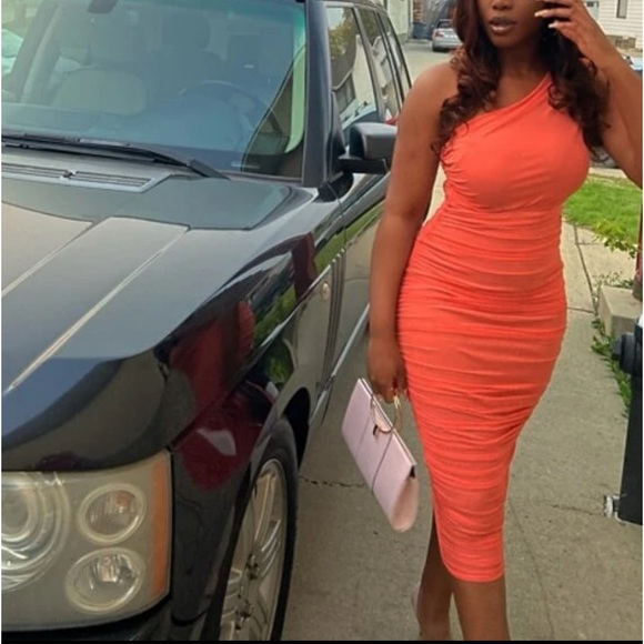 Dress - Picture 6 of 7